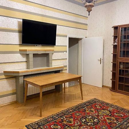 Happy Apartment On Kopernik 30 Lviv Extérieur photo
