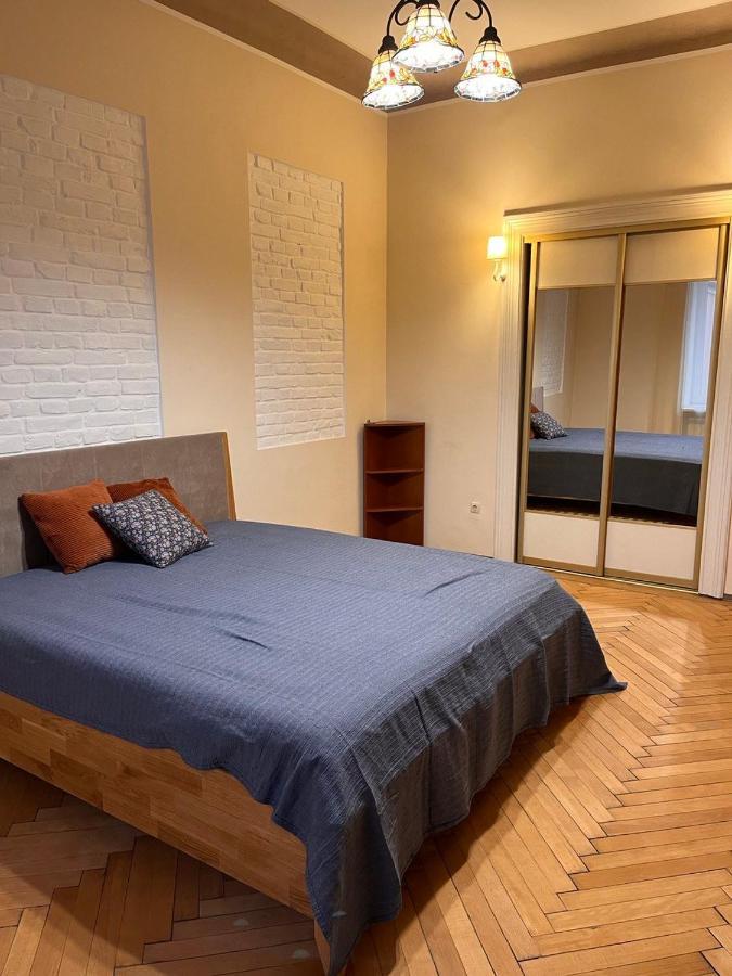 Happy Apartment On Kopernik 30 Lviv Extérieur photo