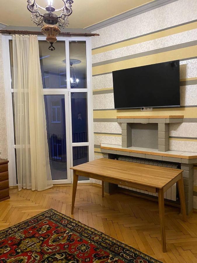 Happy Apartment On Kopernik 30 Lviv Extérieur photo